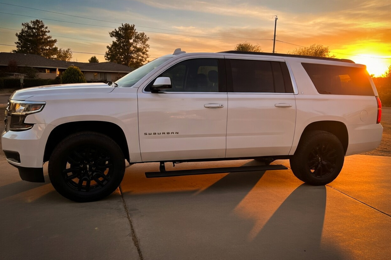 2015 Chevrolet Suburban LT 2